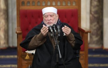 مصر.. وصول جثمان الدكتور أحمد عمر هاشم إلى الجامع الأزهر