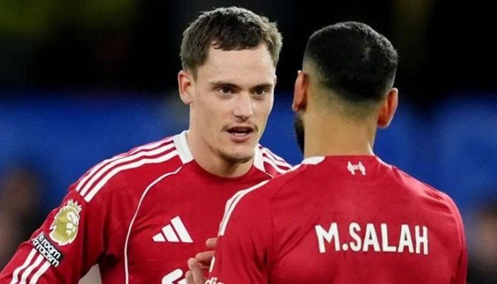 انتقادات لاذعة لمحمد صلاح بعد مباراة فرانكفورت.. جماهير ليفربول تتهمه بالأنانية وتطالب بإبعاده انتقادات لاذعة لمحمد صلاح بعد مباراة فرانكفورت.. جماهير ليفربول تتهمه بالأنانية وتطالب بإبعاده