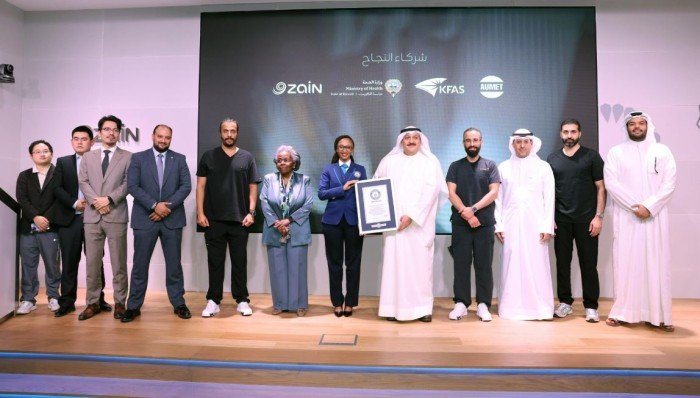 الكويت تدخل موسوعة (غينيس) بأطول جراحة روبوتية عابرة للقارات في العالم الكويت تدخل موسوعة (غينيس) بأطول جراحة روبوتية عابرة للقارات في العالم