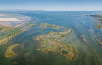 اليونان.. اكتشاف بحيرة جوفية عمرها 800 ألف عام تحت خليج كورينث