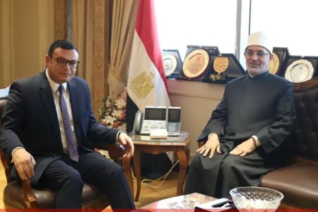 مصر.. مفتي الجمهورية ووزير الإسكان يبحثان تخصيص مقرات لدار الإفتاء في المدن الجديدة مصر.. مفتي الجمهورية ووزير الإسكان يبحثان تخصيص مقرات لدار الإفتاء في المدن الجديدة
