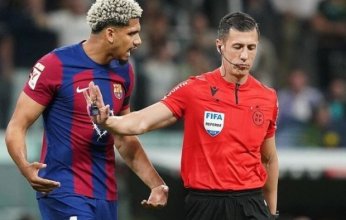 رسميا.. الكشف عن حكم مباراة "الكلاسيكو" بين ريال مدريد وبرشلونة