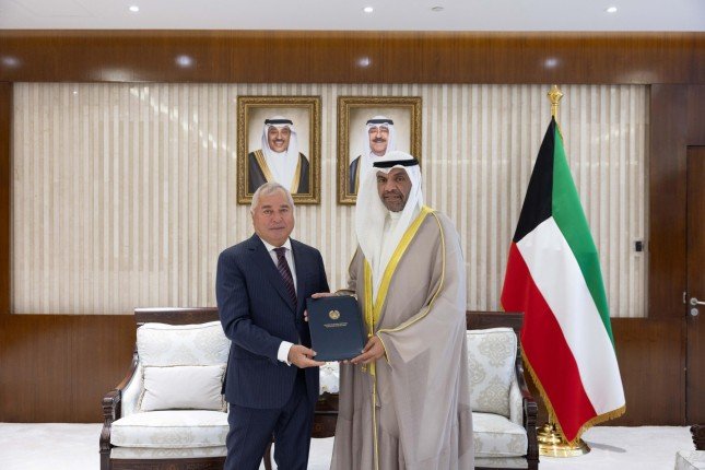 وزير الخارجية الكويتي يتلقى رسالة من نظيره في طاجكستان تتصل بالعلاقات الثنائية بين البلدين وزير الخارجية الكويتي يتلقى رسالة من نظيره في طاجكستان تتصل بالعلاقات الثنائية بين البلدين