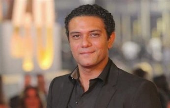 آسر يس يقرر تصوير مشاهد الأكشن لفيلم "إن غاب القط" بعد عودته من الجونة