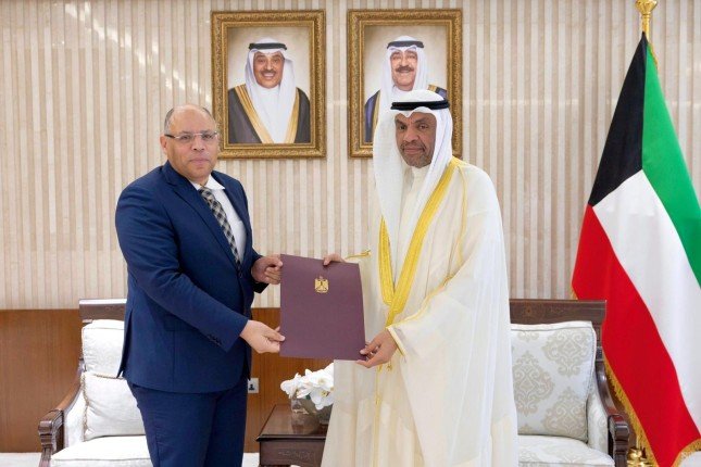 أمير الكويت يتلقى دعوة من الرئيس السيسي لحضور قمة شرم الشيخ غدا أمير الكويت يتلقى دعوة من الرئيس السيسي لحضور قمة شرم الشيخ غدا