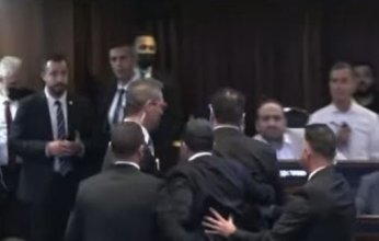 اعلام عبرى: إخراج عضوي الكنيست أيمن عودة وعوفر كاسيف لمقاطعتهما ترامب