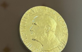 ثلاثة علماء يفوزون بنوبل الطب 2025 لاكتشافهم "كوابح" الجهاز المناعي