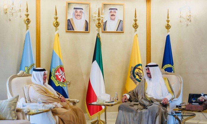 وزير الدفاع يبحث مع سفير البحرين لدى البلاد موضوعات مشتركة وزير الدفاع يبحث مع سفير البحرين لدى البلاد موضوعات مشتركة