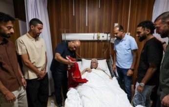 لاعبو النادي الأهلي يزورون حسن شحاتة للاطمئنان على صحته