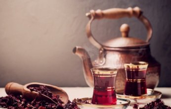 أبحاث حديثة: 4 أكواب من الشاي الأسود يوميًا تحمي القلب وتخفض ضغط الدم والكوليسترول