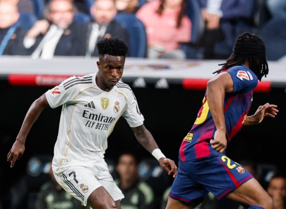 بهدفين.. ريال مدريد يهزم برشلونة ويعتلي صدارة الدوري الإسباني بهدفين.. ريال مدريد يهزم برشلونة ويعتلي صدارة الدوري الإسباني