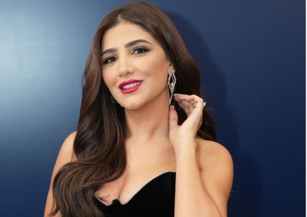 شاهد.. مي عمر تشارك جمهورها بإطلالة جريئة خلال تواجدها في باريس شاهد.. مي عمر تشارك جمهورها بإطلالة جريئة خلال تواجدها في باريس