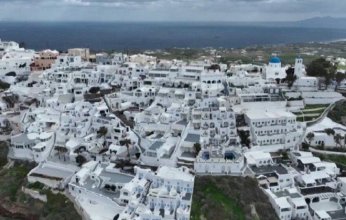 علماء يكشفون سر "العاصفة الزلزالية" التي هزّت جزيرة سانتوريني