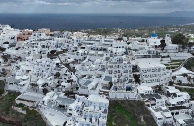 علماء يكشفون سر "العاصفة الزلزالية" التي هزّت جزيرة سانتوريني علماء يكشفون سر "العاصفة الزلزالية" التي هزّت جزيرة سانتوريني