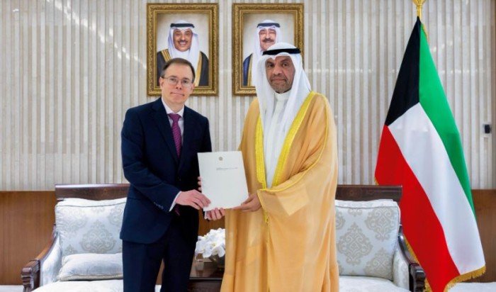 أمير الكويت يتلقى رسالة خطية من الرئيس البرازيلي تسلمها وزير الخارجية أمير الكويت يتلقى رسالة خطية من الرئيس البرازيلي تسلمها وزير الخارجية