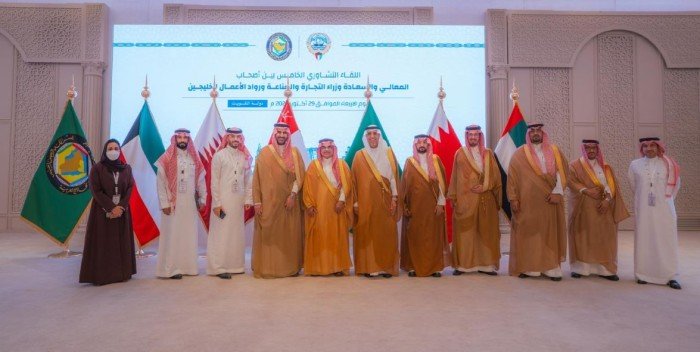 وزراء التجارة والصناعة الخليجيون يعقدون لقاء تشاوريا مع نخبة من رواد الأعمال وزراء التجارة والصناعة الخليجيون يعقدون لقاء تشاوريا مع نخبة من رواد الأعمال