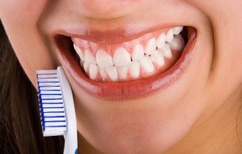 شرب كوب من الماء يوميًا يحمي الأسنان من التسوس بطريقة بسيطة وفعالة