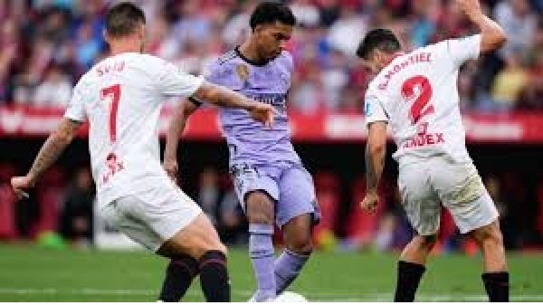 شاهد الأن.. مواجهة مثيرة بين إسبانيول وإلتشي في الدوري الإسباني شاهد الأن.. مواجهة مثيرة بين إسبانيول وإلتشي في الدوري الإسباني