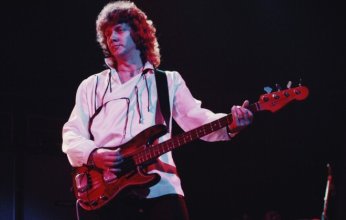 وفاة المغني الأسطوري لفرقة الروك "ذا مودى بلوز" بشكل مفاجئ