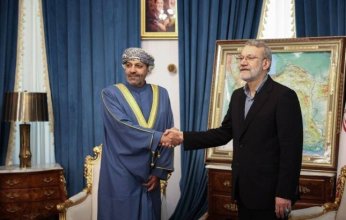 إيران وسلطنة عمان تؤكدان ضرورة توسيع التعاون بينهما في شتى المجالات