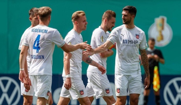 شاهد الأن.. مواجهة قوية بين مباراة هايدينهايم وهامبورج في كأس المانيا شاهد الأن.. مواجهة قوية بين مباراة هايدينهايم وهامبورج في كأس المانيا