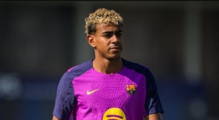 برشلونة يعلن إصابة لاعبه يامال بعد انضمامه لصفوف منتخب إسبانيا برشلونة يعلن إصابة لاعبه يامال بعد انضمامه لصفوف منتخب إسبانيا
