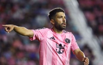 صديق جديد لـ "ميسي" يعلن تعليق حذائه في هذا الموعد