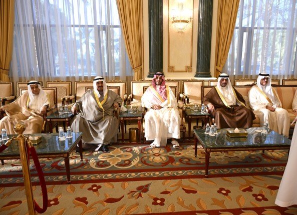 ممثل خادم الحرمين وولي العهد السعودي يقدم واجب العزاء في وفاة الشيخ علي عبد الله الأحمد الجابر الصباح ممثل خادم الحرمين وولي العهد السعودي يقدم واجب العزاء في وفاة الشيخ علي عبد الله الأحمد الجابر الصباح