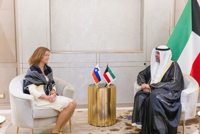 وزير الخارجية الكويتي يلتقي نظيرته السلوفينية على هامش الدورة الثانية للمنتدى الأمني "الخليجي - الأوروبي" وزير الخارجية الكويتي يلتقي نظيرته السلوفينية على هامش الدورة الثانية للمنتدى الأمني "الخليجي - الأوروبي"