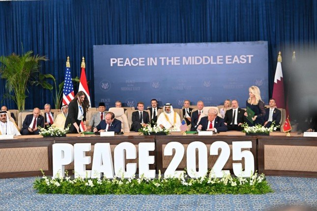 بيان رئاسة الجمهورية المصرية: قمة شرم الشيخ تؤسس لمرحلة جديدة من السلام في الشرق الأوسط بيان رئاسة الجمهورية المصرية: قمة شرم الشيخ تؤسس لمرحلة جديدة من السلام في الشرق الأوسط