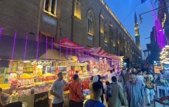 بالصور.. آلاف المحبين يتوافدون في الليلة الختامية لمولد الإمام الحسين