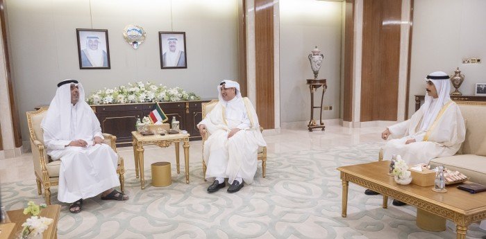 وزير شؤون الديوان الأميري ورئيس ديوان ولي العهد يستقبلان رئيس وأعضاء مجلس إدارة جمعية المكفوفين وزير شؤون الديوان الأميري ورئيس ديوان ولي العهد يستقبلان رئيس وأعضاء مجلس إدارة جمعية المكفوفين