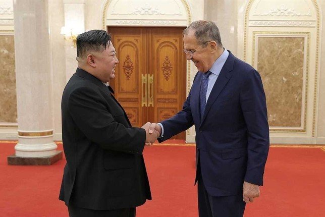 زعيم كوريا الشمالية يؤكد ثبات موقف بلاده المؤيد لروسيا في أزمة أوكرانيا زعيم كوريا الشمالية يؤكد ثبات موقف بلاده المؤيد لروسيا في أزمة أوكرانيا