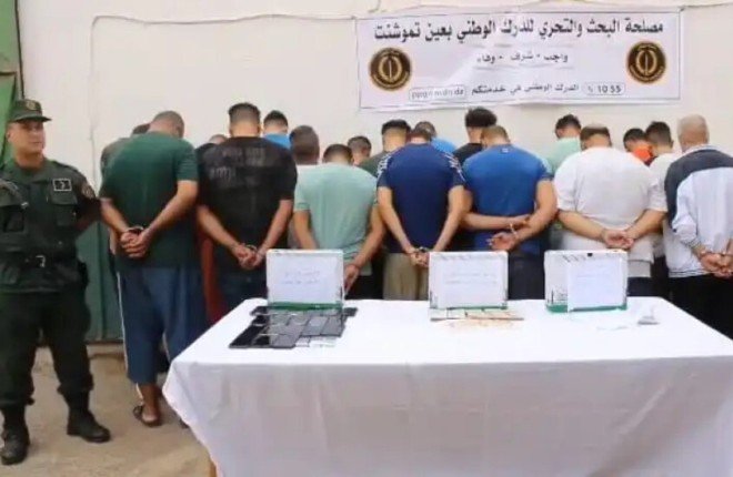 الجزائر.. تفكيك شبكة لتهريب المهاجرين وتنظيم الرحلات غير الشرعية إلى أوروبا الجزائر.. تفكيك شبكة لتهريب المهاجرين وتنظيم الرحلات غير الشرعية إلى أوروبا