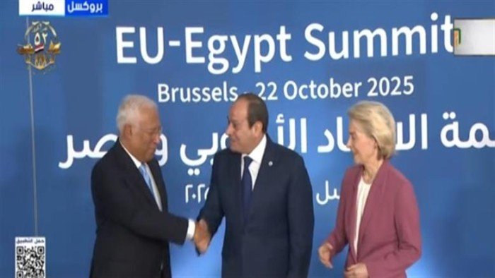 الرئيس السيسي يصل مقر المجلس الأوروبي للمشاركة في القمة المصرية الأوروبية الأولى الرئيس السيسي يصل مقر المجلس الأوروبي للمشاركة في القمة المصرية الأوروبية الأولى