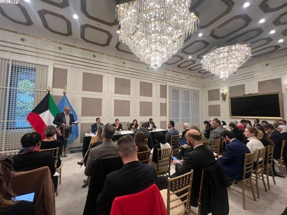 الكويت تطالب بضمان توفير الحماية لمقدمي الخدمات الأساسية في أماكن النزاع الكويت تطالب بضمان توفير الحماية لمقدمي الخدمات الأساسية في أماكن النزاع