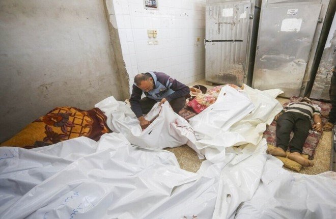 استلام جثامين 15 شهيدا فلسطينيا من الاحتلال الإسرائيلي ضمن صفقة تبادل الأسرى استلام جثامين 15 شهيدا فلسطينيا من الاحتلال الإسرائيلي ضمن صفقة تبادل الأسرى