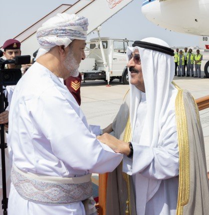 أمير الكويت يصل إلى سلطنة عمان في زيارة أخوية أمير الكويت يصل إلى سلطنة عمان في زيارة أخوية