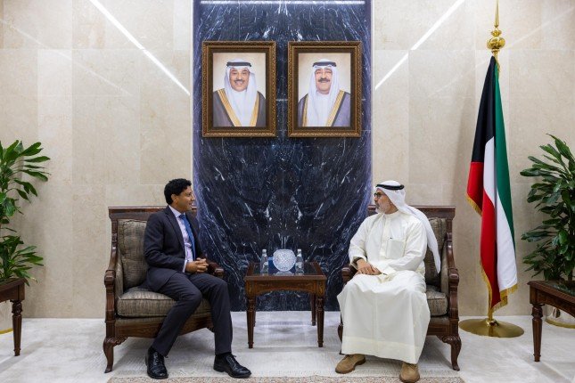 الكويت.. نائب وزير الخارجية يبحث مع سفير المملكة المتحدة أوجه العلاقات الثنائية التاريخية الكويت.. نائب وزير الخارجية يبحث مع سفير المملكة المتحدة أوجه العلاقات الثنائية التاريخية