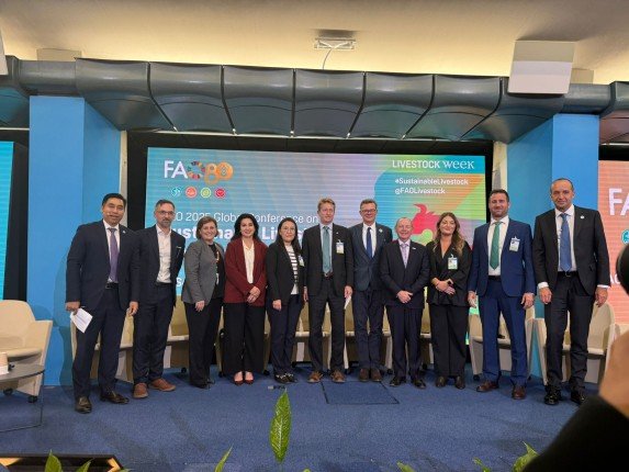 دولة الكويت تستعرض تجربة الغزل والنسيج المستدام خلال مؤتمر (التحول المستدام في مجال الثروة الحيوانية) دولة الكويت تستعرض تجربة الغزل والنسيج المستدام خلال مؤتمر (التحول المستدام في مجال الثروة الحيوانية)