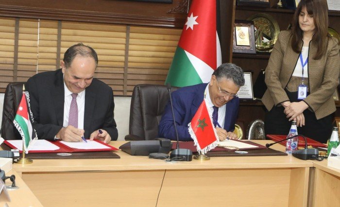 الأردن والمغرب يوقعان اتفاقيتين للتعاون القضائي بين البلدين الأردن والمغرب يوقعان اتفاقيتين للتعاون القضائي بين البلدين