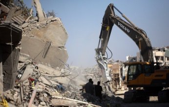 بلدية غزة تحذر: المدينة تواجه كارثة بيئية وصحية بسبب تراكم النفايات وتسرب مياه الصرف