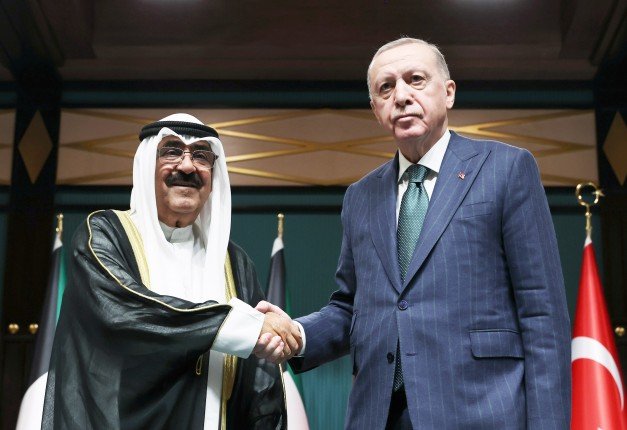 أمير الكويت يقيم مأدبة غداء على شرف الرئيس التركي أمير الكويت يقيم مأدبة غداء على شرف الرئيس التركي