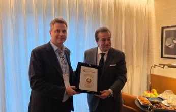 مصر.. وزير الصحة يلتقي الرئيس التنفيذي لشركة «روش» ورئيس الاتحاد الدولي لمنتجي الأدوية لبحث التعاون