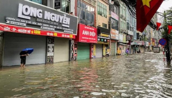 ارتفاع حصيلة ضحايا السيول في فيتنام إلى 13 قتيلاً و11 مفقودًا.. ماذا يحدث؟ ارتفاع حصيلة ضحايا السيول في فيتنام إلى 13 قتيلاً و11 مفقودًا.. ماذا يحدث؟