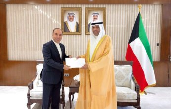 الكويت.. وزير الخارجية يتسلم رسالة خطية من نظيره الايراني تتصل بالعلاقات بين البلدين