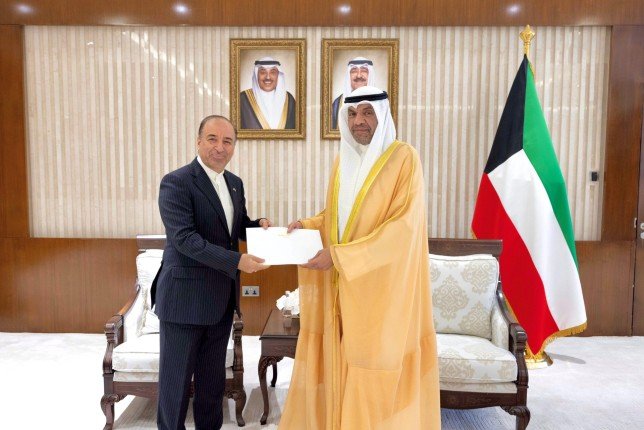 الكويت.. وزير الخارجية يتسلم رسالة خطية من نظيره الايراني تتصل بالعلاقات بين البلدين الكويت.. وزير الخارجية يتسلم رسالة خطية من نظيره الايراني تتصل بالعلاقات بين البلدين