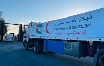 الهلال الأحمر المصري: 4 آلاف طن مساعدات إنسانية وبترولية عبر قافلة «زاد العزة» الـ 52 إلى غزة