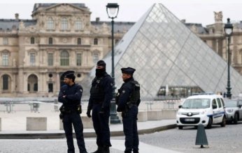 بالفيديو| شاهد.. لحظة سرقة المجوهرات من متحف اللوفر في باريس