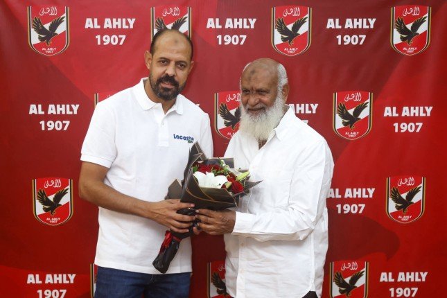 عماد النحاس: سعيد بتكريم الأهلي.. وبشكر جماهير الفريق عماد النحاس: سعيد بتكريم الأهلي.. وبشكر جماهير الفريق